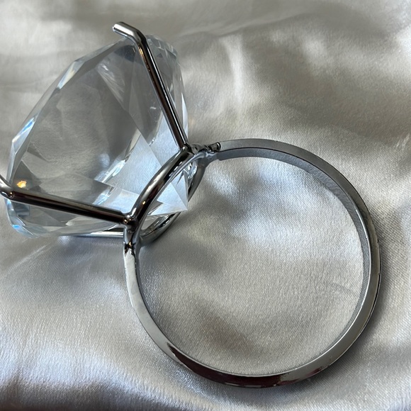 2 Cut Glass VERY LARGE Faux Diamond Ring Engagement Party for Table Deco - Picture 3 of 7